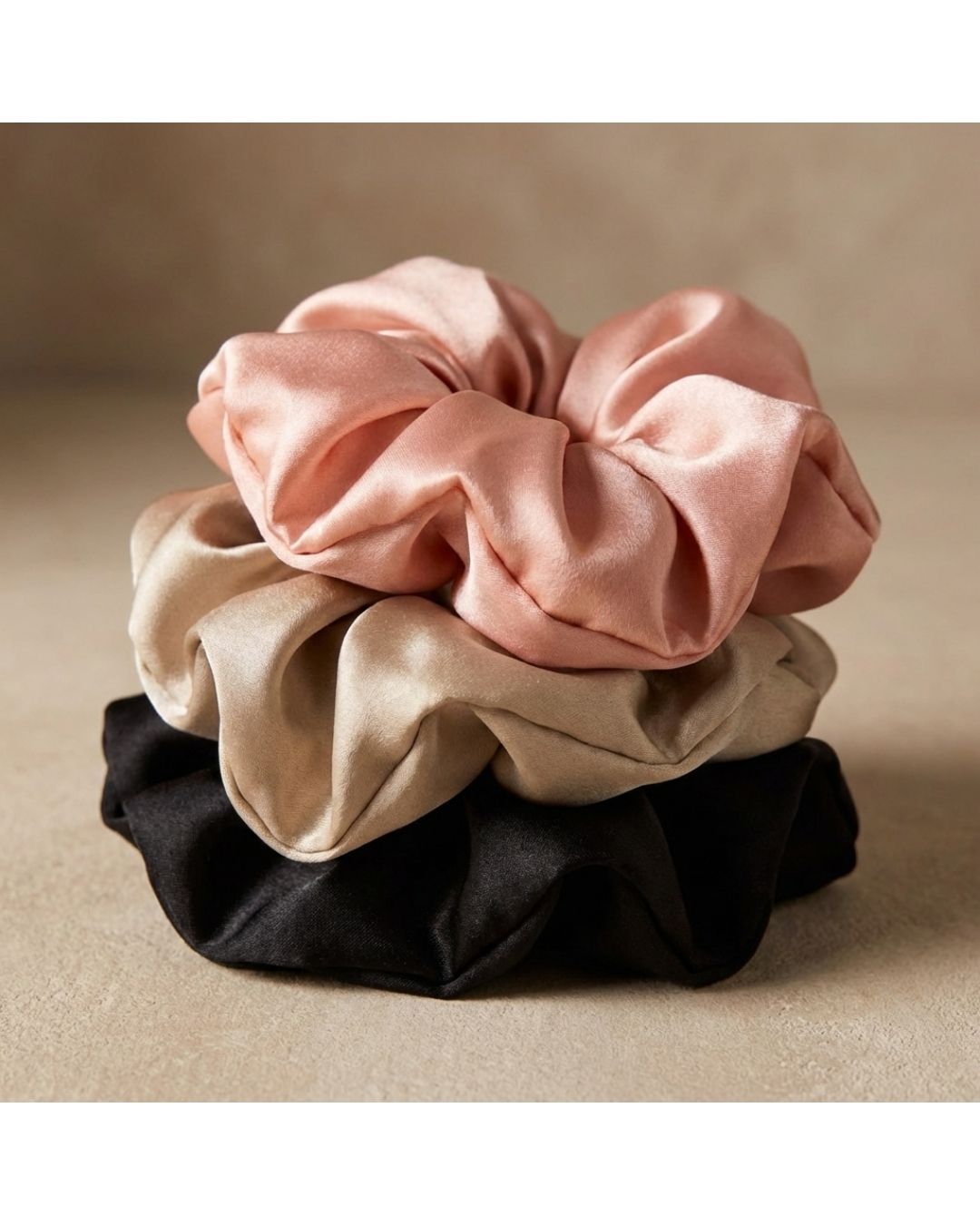 Подаръчен комплект: несесер, скрънчи и портмоне