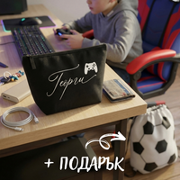 Thumbnail for Черен ученически несесер с име Георги и геймърски символ до компютър, с подарък раница мешка с футболен дизайн