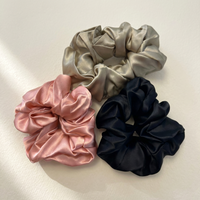 Thumbnail for Подаръчен комплект: несесер, скрънчи и портмоне